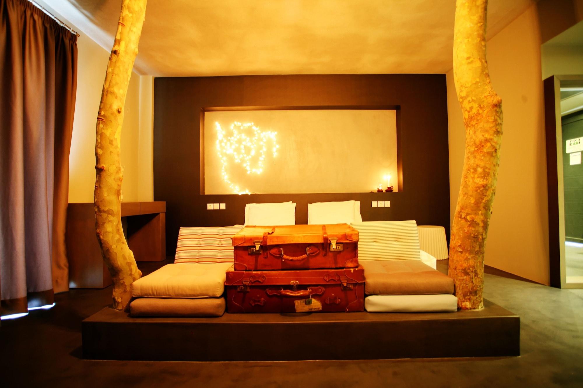 Oniropetra Boutique Hotel Karpenisi Ngoại thất bức ảnh